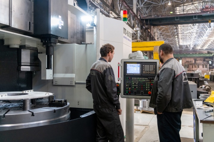 На заводе ЭЛСИБ запущен новый токарно-карусельный станок На заводе ЭЛСИБ запущен новый токарно-карусельный станок