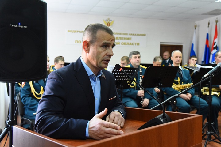 Комитет поменявшего несколько партий единоросса одобрил отмену выборов мэра Новосибирска Комитет поменявшего несколько партий единоросса одобрил отмену выборов мэра Новосибирска