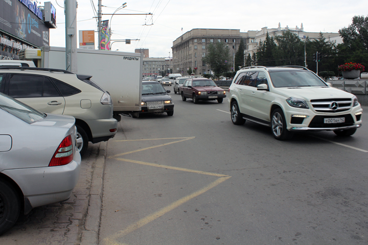 Камеры для контроля за выделенными полосами установят в Новосибирске Камеры для контроля за выделенными полосами установят в Новосибирске