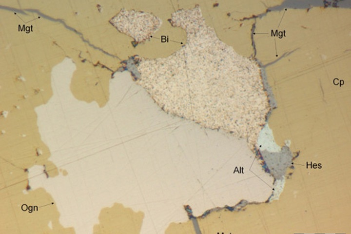 Ученый из Красноярска открыл новый минерал, который назвали в честь массива в Иркутской области
