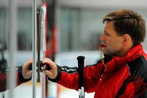 Ростислав Чада освобожден от должности главного тренера хоккейного клуба «Авангард» Ростислав Чада освобожден от должности главного тренера хоккейного клуба «Авангард»