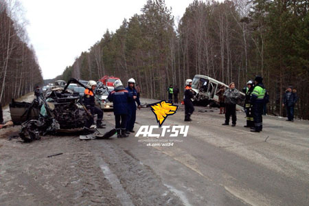 Lexus врезался в автобус под Новосибирском: двое погибли, 13 получили травмы (фото) Lexus врезался в автобус под Новосибирском: двое погибли, 13 получили травмы (фото)