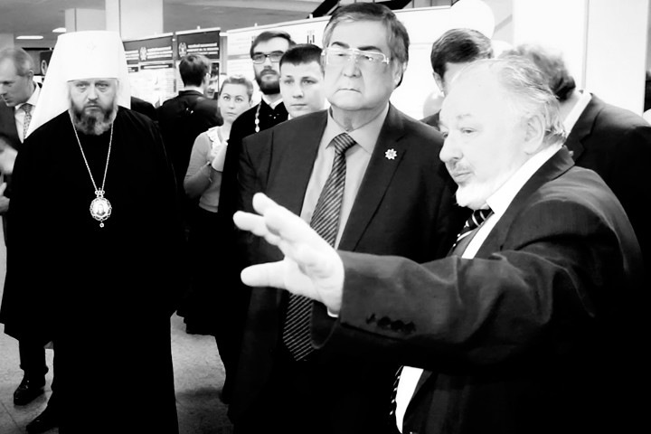 Портрет Тулеева сняли с доски почета в Кемерове