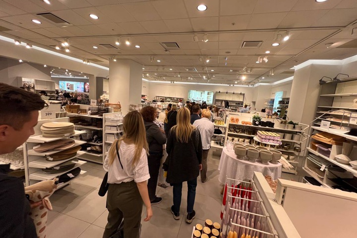 Магазины Н&М открылись в Новосибирске и Барнауле Магазины Н&М открылись в Новосибирске и Барнауле