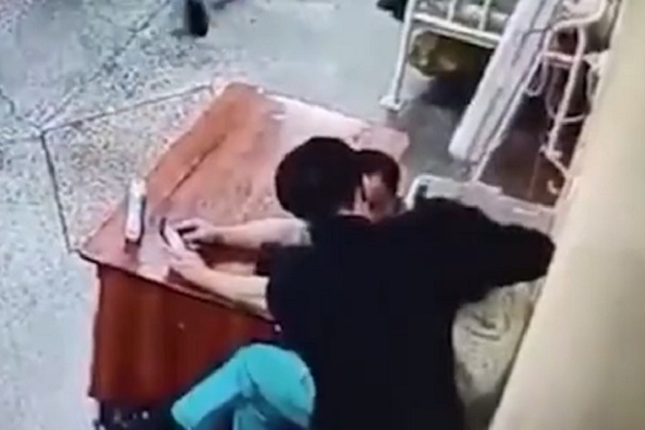 Шестеро пациентов сбежали из иркутской психбольницы Шестеро пациентов сбежали из иркутской психбольницы