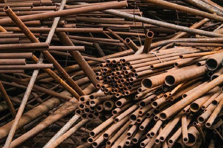 Житель Иркутской области пытался убить металлической трубой бывшую жену и ее мать