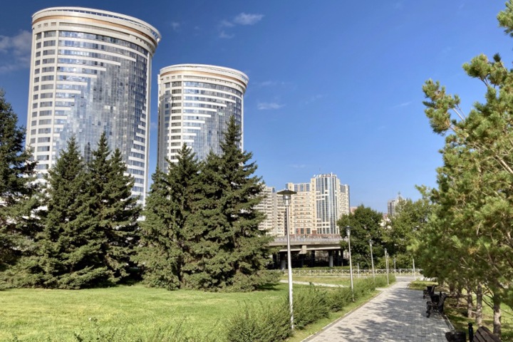 Жители элитного ЖК в Новосибирске выступили против строительства дороги вместо парковки