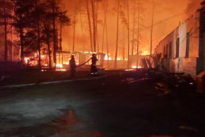 Склад пиломатериалов загорелся под Новосибирском. Эксклюзивное видео Склад пиломатериалов загорелся под Новосибирском. Эксклюзивное видео