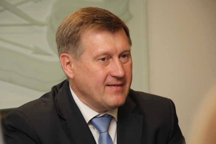 Локоть выступил против согласования чиновников мэрии региональным правительством