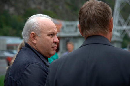 Владимир Путин назначил Виктора Зимина врио главы Хакасии до сентябрьских выборов Владимир Путин назначил Виктора Зимина врио главы Хакасии до сентябрьских выборов