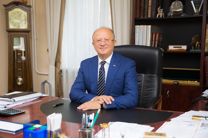 «Независимая газета»: зачем власти нужен олигарх за решеткой