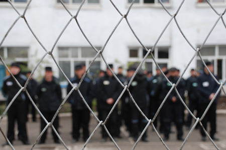 Полицейский, выбивший глаз задержанному, приговорен в Эвенкии к четырем годам колонии Полицейский, выбивший глаз задержанному, приговорен в Эвенкии к четырем годам колонии