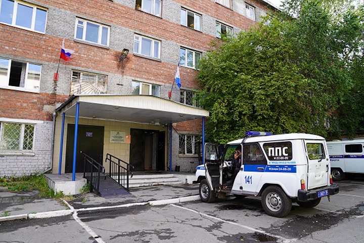 Задержанные полицией жители Иркутска ночуют на полу из-за недофинансирования МВД