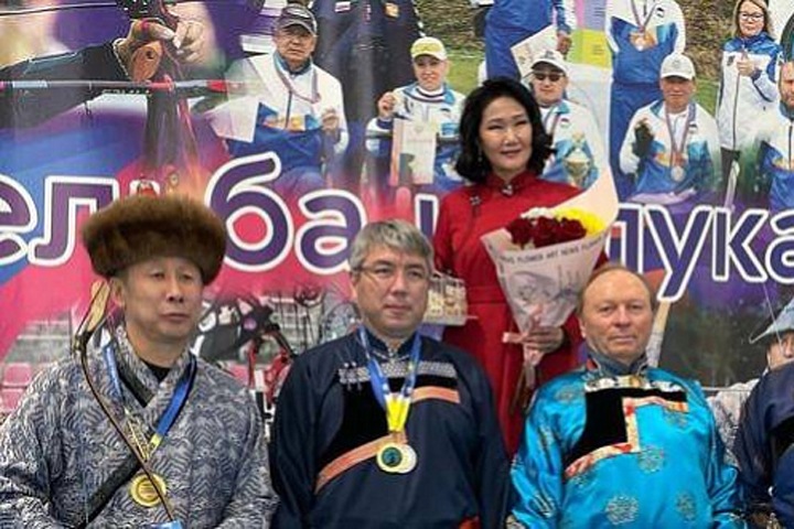 Глава Бурятии победил в соревнованиях по стрельбе из лука среди чиновников
