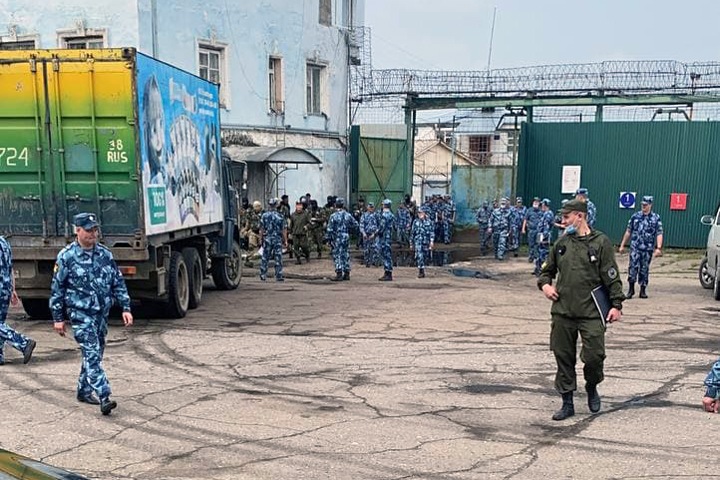 ФСИН отрицает голодовку в ангарской колонии. Сотрудники не пустили адвоката ФСИН отрицает голодовку в ангарской колонии. Сотрудники не пустили адвоката