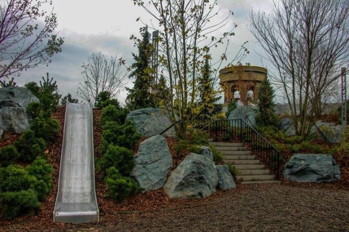 Кемеровские власти потратят миллионы на охрану парка на месте сгоревшей «Зимней вишни» Кемеровские власти потратят миллионы на охрану парка на месте сгоревшей «Зимней вишни»