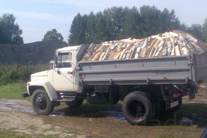 Алтайского сотрудника ГИБДД обвинили во взятке дровами