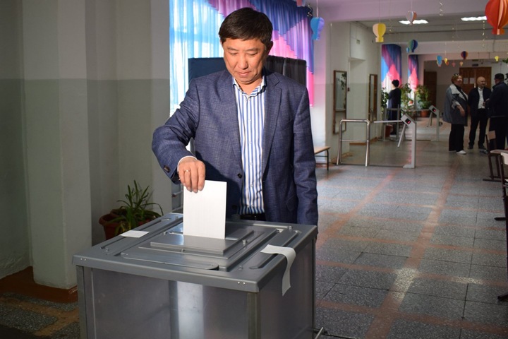 Обвиняемого в смертельном ДТП экс-главу бурятской «ЕР» сняли с должности вице-спикера парламента