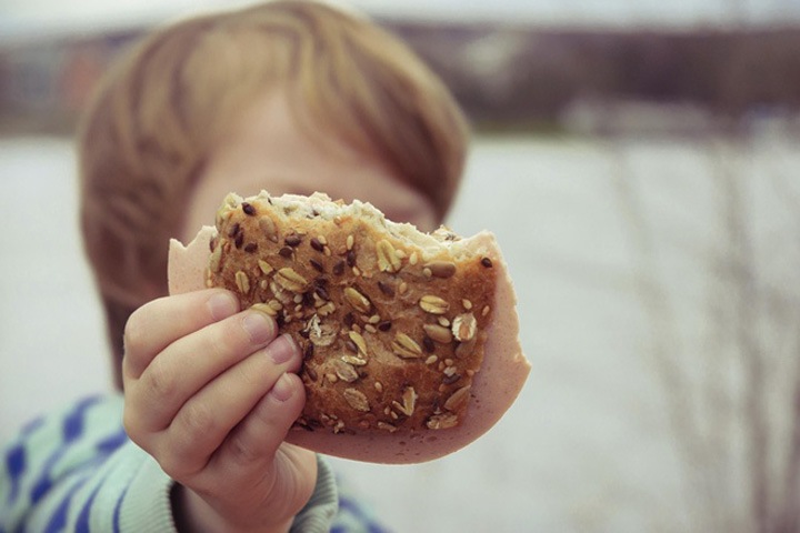 Омичка убила двухлетнюю дочь из-за хлебных крошек Омичка убила двухлетнюю дочь из-за хлебных крошек