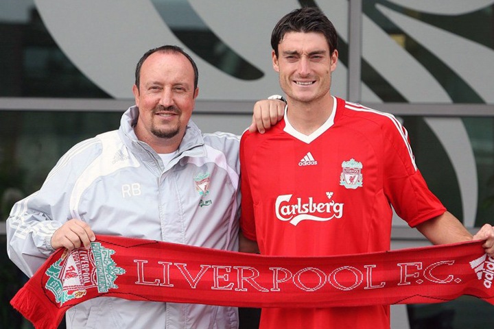 Бывший игрок сборной Испании открывает футбольную школу в Омске Бывший игрок сборной Испании открывает футбольную школу в Омске