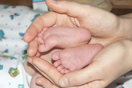 Родившуюся в новосибирском троллейбусе девочку мать оставила в роддоме 