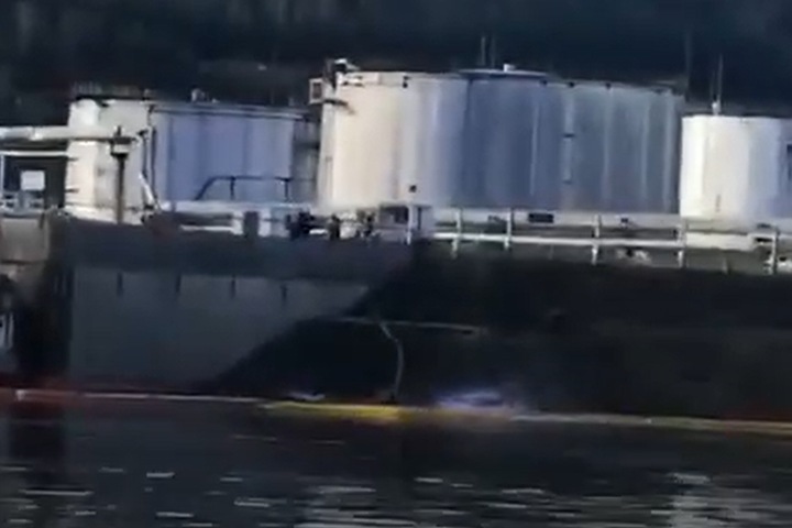 Разлив нефтепродуктов на Лене произошел в Иркутской области Разлив нефтепродуктов на Лене произошел в Иркутской области