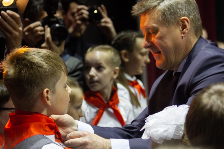 Новосибирские коммунисты приняли в пионеры почти 150 школьников Новосибирские коммунисты приняли в пионеры почти 150 школьников