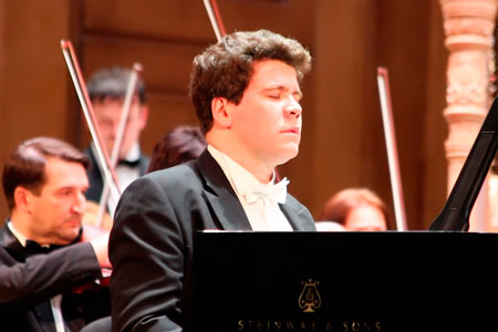 Юрченко и Мацуев подарили новому залу Новосибирской филармонии рояль