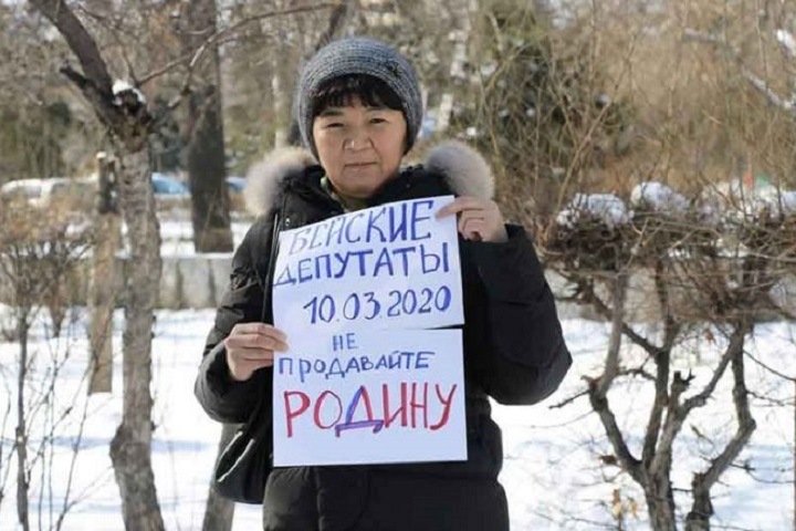 Жителей Хакасии не пустили на сессию райсовета о переводе земли угольщикам Жителей Хакасии не пустили на сессию райсовета о переводе земли угольщикам