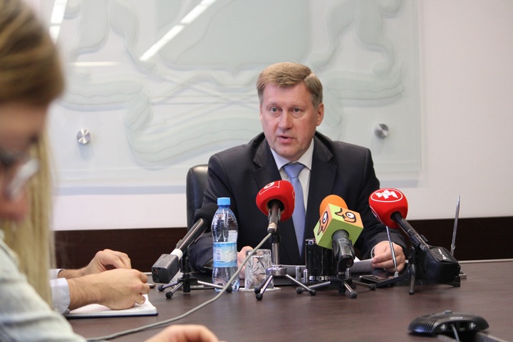 Локоть рассказал, что будет делать мэрия с ветхим жильем и уборкой снега Локоть рассказал, что будет делать мэрия с ветхим жильем и уборкой снега