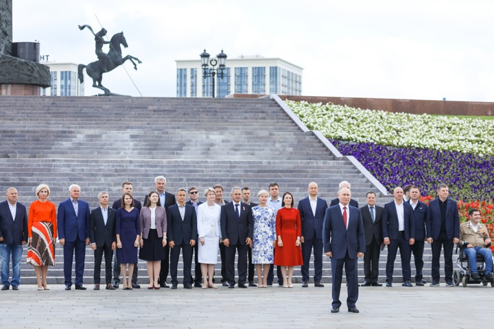 Путин поручил единороссам проработать вопрос о новых выплатах Путин поручил единороссам проработать вопрос о новых выплатах