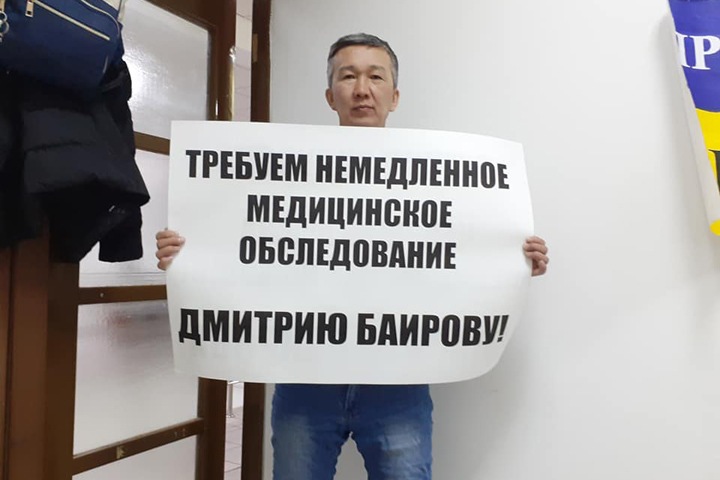 Помогавшего задержанным после митингов бурятского юриста пытаются обвинить в нападении на пристава с шилом Помогавшего задержанным после митингов бурятского юриста пытаются обвинить в нападении на пристава с шилом