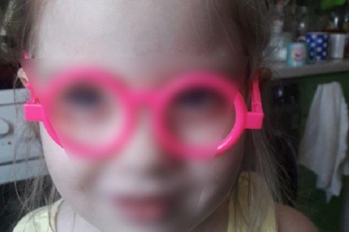 Девочку с нарушением речи попросили не приходить на праздник в красноярском детсаду