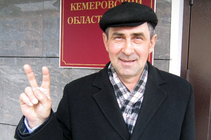 «Яблоко» выдвинуло Евгения Артемьева в губернаторы Кемеровской области «Яблоко» выдвинуло Евгения Артемьева в губернаторы Кемеровской области