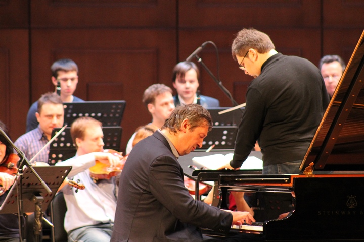 Борис Березовский перед концертом в Новосибирске не мог оторваться от просмотра пресс-конференции Путина