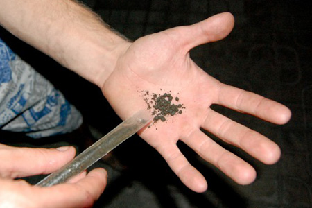 Жительница Бурятии заставила сына съесть насвай: мальчик умер Жительница Бурятии заставила сына съесть насвай: мальчик умер