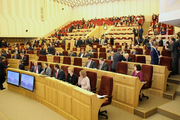 Новосибирские власти оставили часть многодетных семей без выплат Новосибирские власти оставили часть многодетных семей без выплат