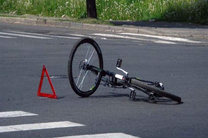 Водитель насмерть сбил десятилетнюю велосипедистку в Новосибирской области Водитель насмерть сбил десятилетнюю велосипедистку в Новосибирской области
