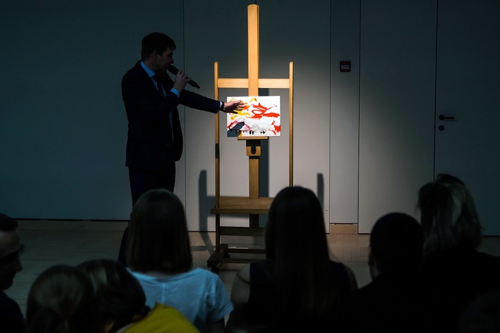 Новосибирцы купили картины ради помощи особенным детям