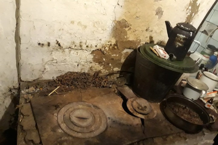 Пьяный омич принял двухлетнего внука за беса и затолкал в горящую печь Пьяный омич принял двухлетнего внука за беса и затолкал в горящую печь