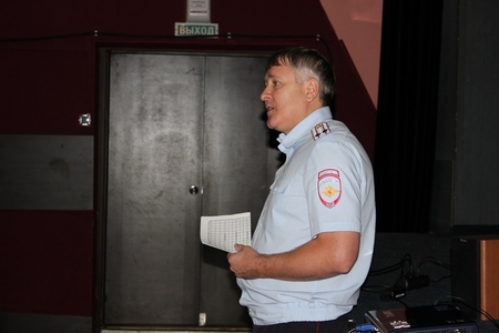 Взятка новосибирскому гаишнику оказалась «сувениркой» с символикой ГИБДД Взятка новосибирскому гаишнику оказалась «сувениркой» с символикой ГИБДД