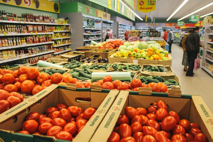 Новосибирцы стали покупать меньше продуктов и одежды Новосибирцы стали покупать меньше продуктов и одежды