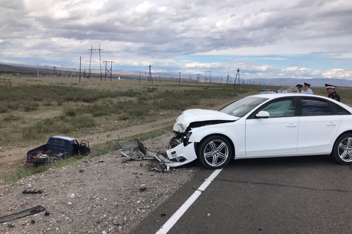 Свадебный кортеж полицейского попал в ДТП в Туве