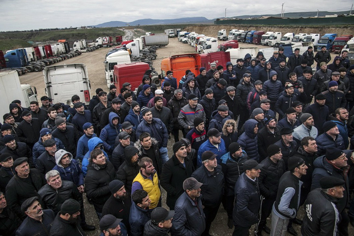 Иркутский обком КПРФ призвал присоединиться к протестам дальнобойщиков Иркутский обком КПРФ призвал присоединиться к протестам дальнобойщиков