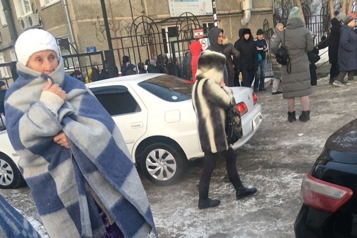 Неизвестные сообщили о минировании зданий в городах Сибири. Объявлена массовая эвакуация. Онлайн.