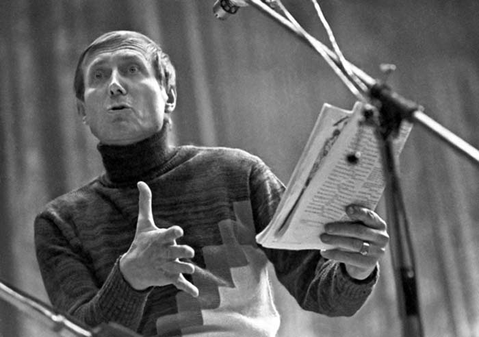 Евгений Евтушенко госпитализирован в тяжелом состоянии Евгений Евтушенко госпитализирован в тяжелом состоянии