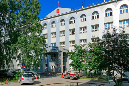 Новосибирский суд арестовал обвиняемого в убийстве 16-летней школьницы