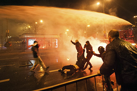 Новосибирский губернатор просит не применять водометы для разгона толпы Новосибирский губернатор просит не применять водометы для разгона толпы