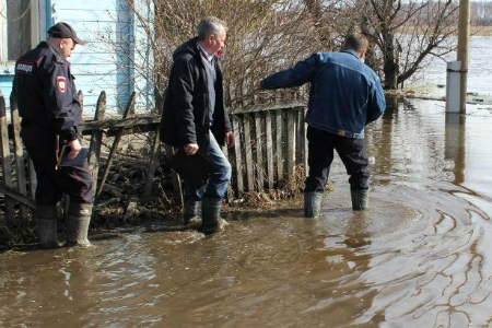 Более 300 участков подтоплены в Омской области Более 300 участков подтоплены в Омской области