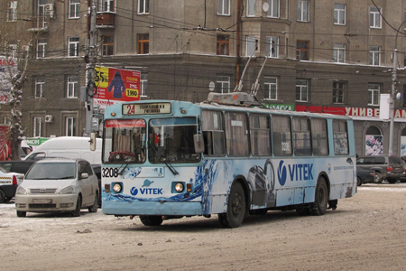 Жительница Новосибирска сломала позвоночник в троллейбусе Жительница Новосибирска сломала позвоночник в троллейбусе
